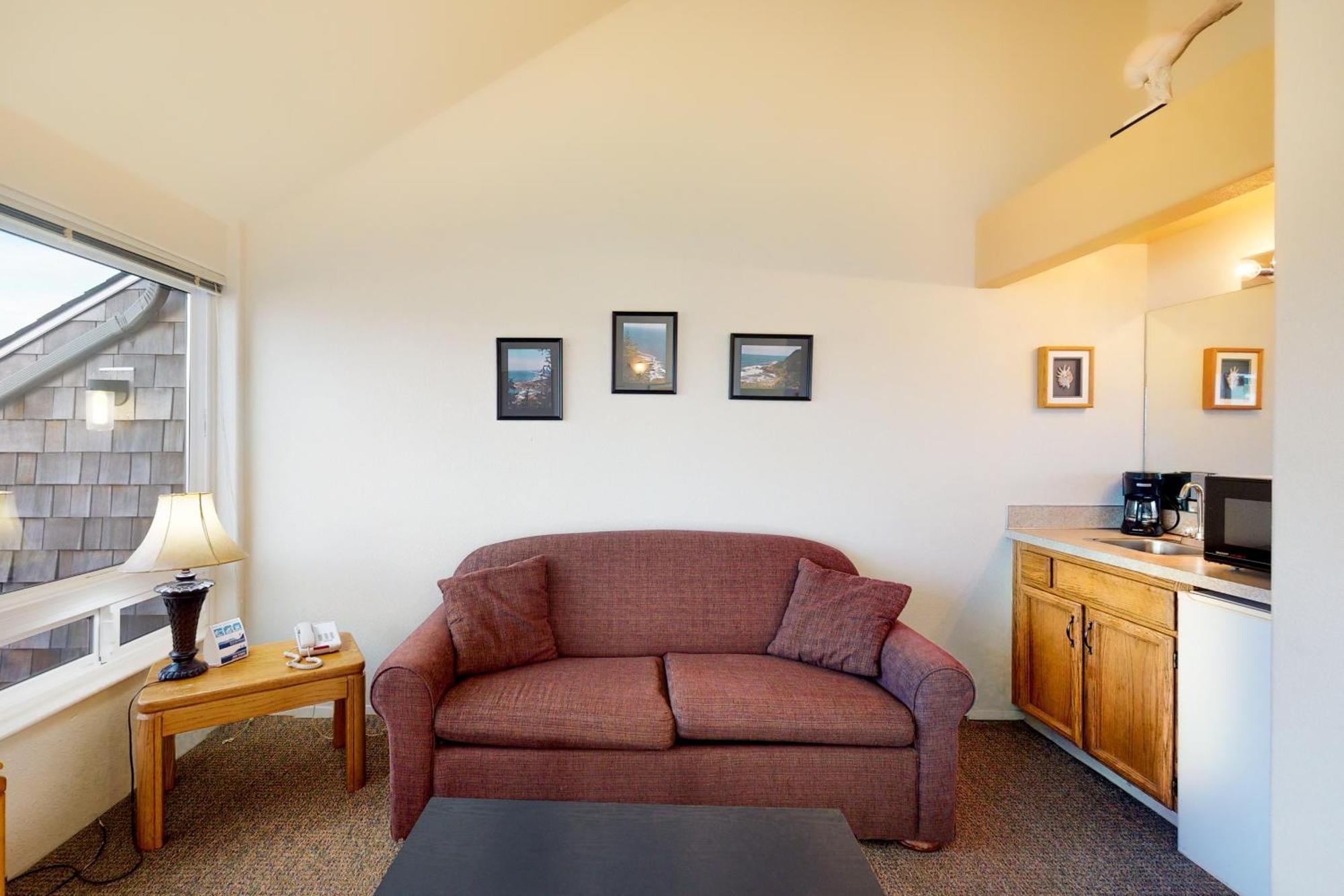 The Embarcadero Condos Newport Room photo