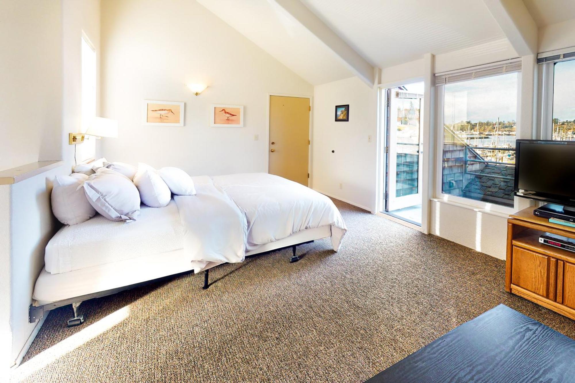 The Embarcadero Condos Newport Room photo